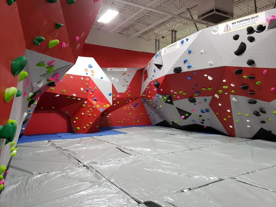 Muro de boulder con colchonetas